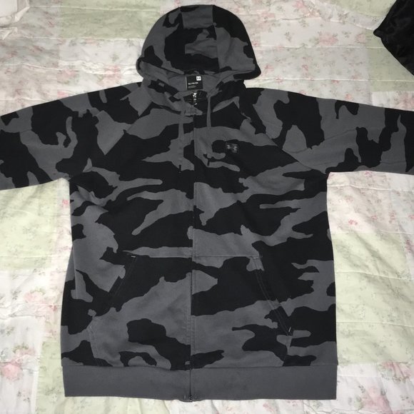 Under Armour sweater - Picture 3 of 4